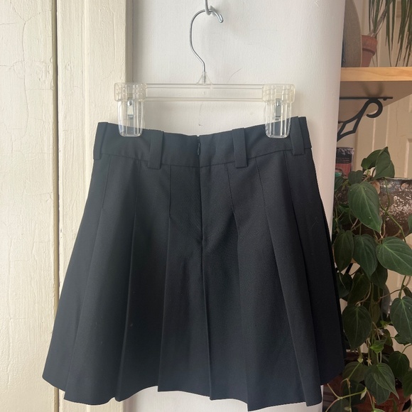 Aritzia Sunday Best Olive Micro Skirt - Picture 4 of 5